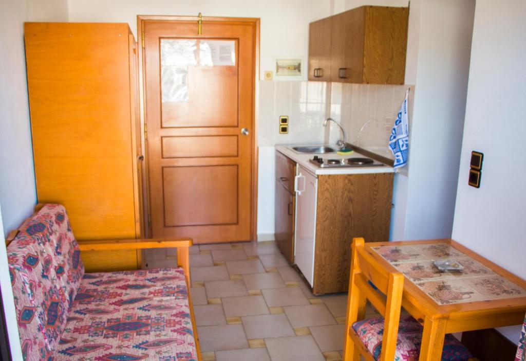 Popi Hotel Apartments Agia Marina  ภายนอก รูปภาพ